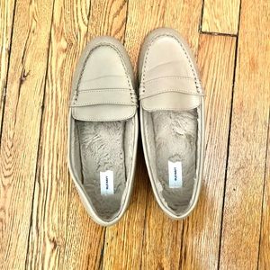 Old navy faux fur lined loafers